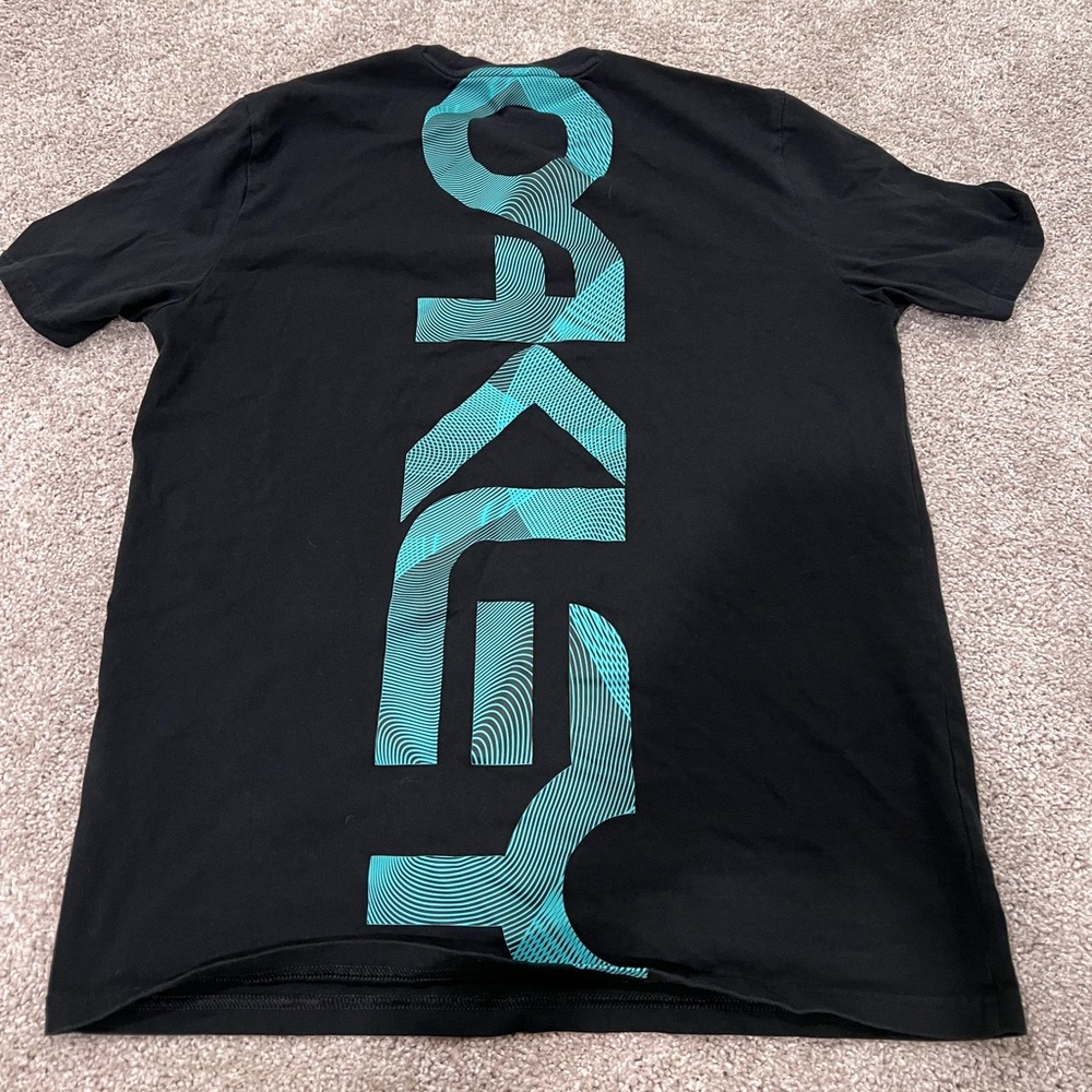 Men’s Oakley black & blue t-shirt